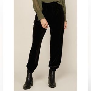 NWT Skies Are Blue Black Velvet Joggers Sz M
